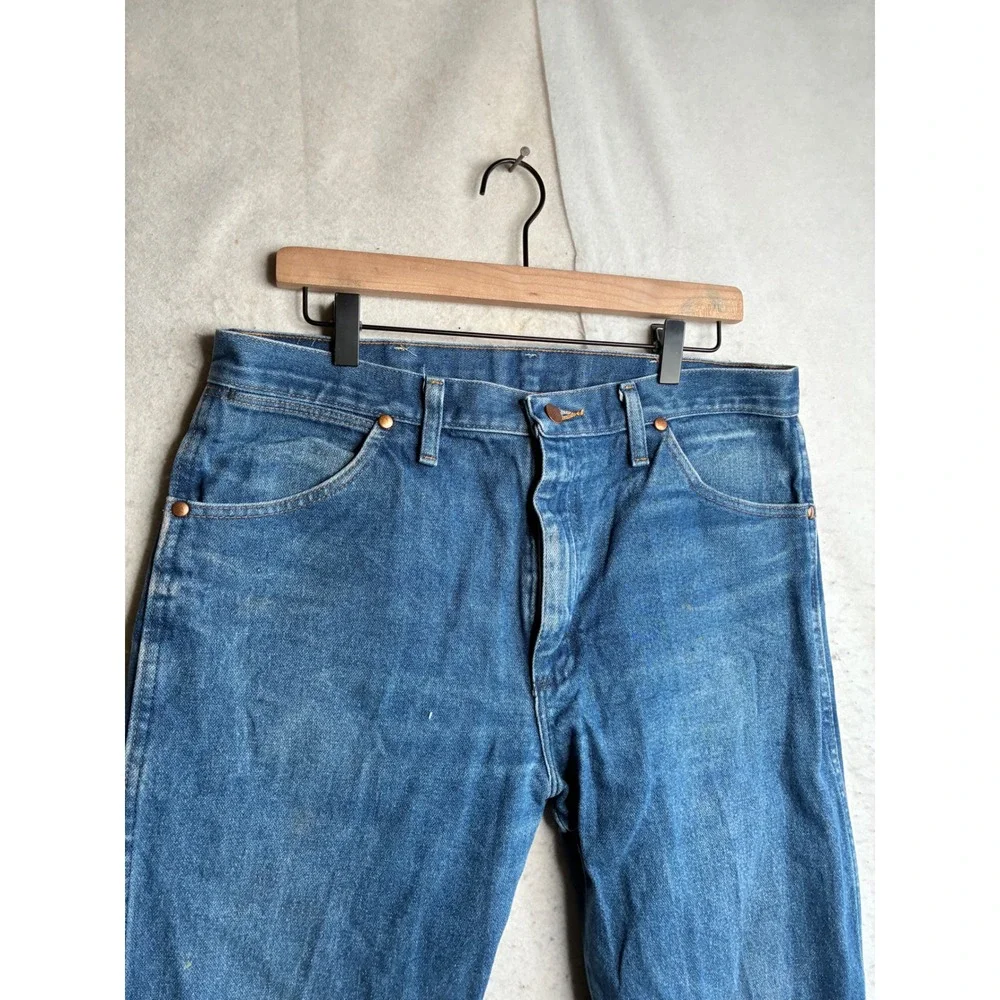 Wrangler Cowboy Cut Mens 35x30 Medium Wash Blue Denim Straight Leg Jeans A201